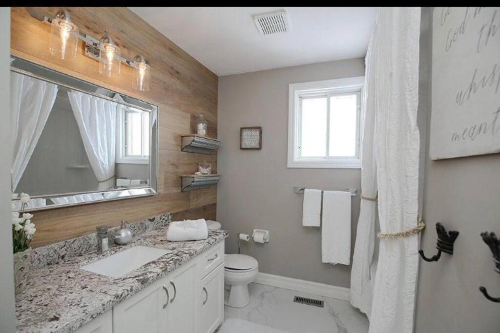 4 Bedrms, Indoor HotTub, Wineries & Niagara Falls