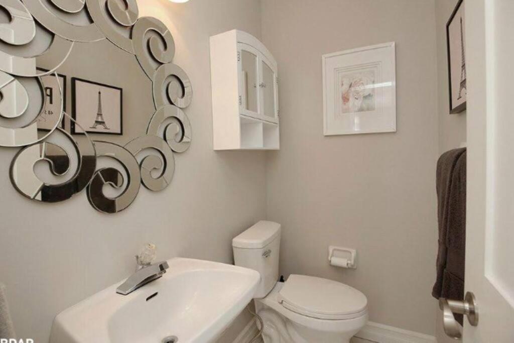 4 Bedrms, Indoor HotTub, Wineries & Niagara Falls