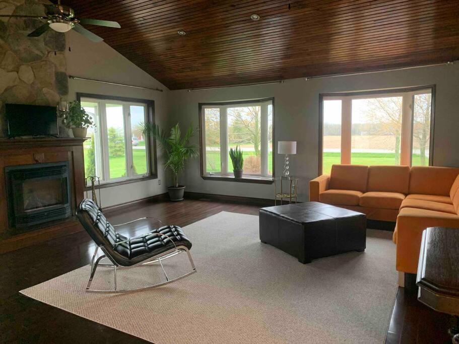 4 Bedrms, Indoor HotTub, Wineries & Niagara Falls
