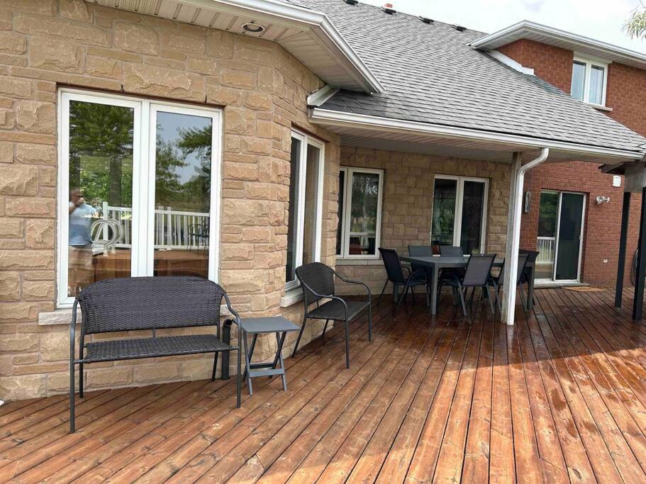 4 Bedrms, Indoor HotTub, Wineries & Niagara Falls