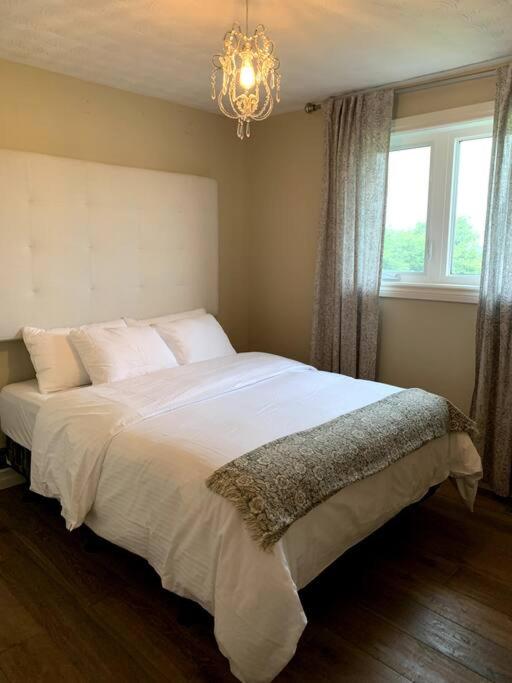 4 Bedrms, Indoor HotTub, Wineries & Niagara Falls