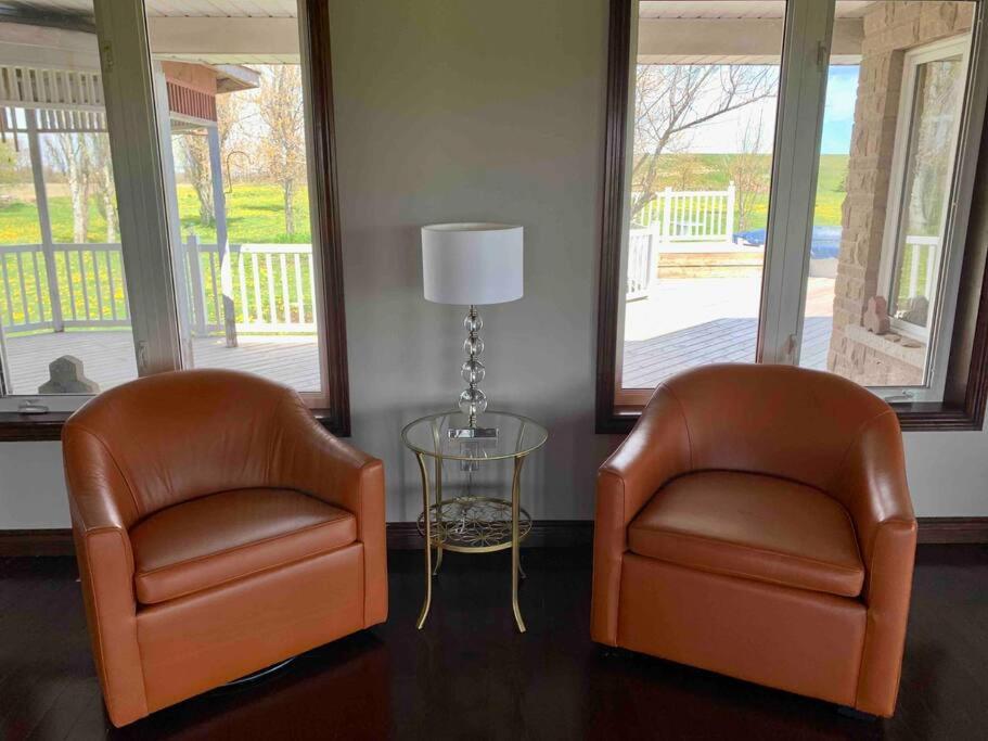 4 Bedrms, Indoor HotTub, Wineries & Niagara Falls