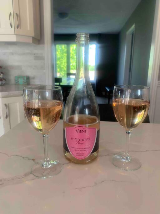 4 Bedrms, Indoor HotTub, Wineries & Niagara Falls