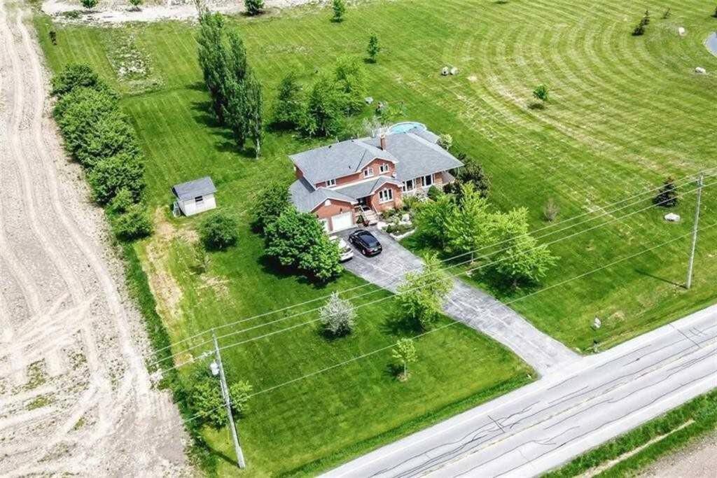 4 Bedrms, Indoor HotTub, Wineries & Niagara Falls