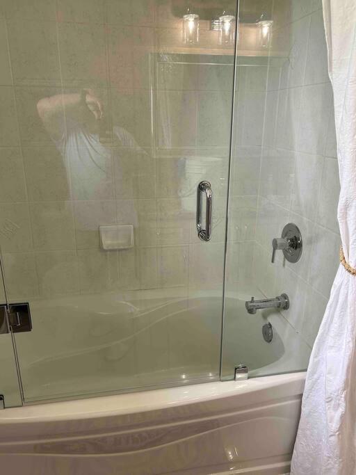 4 Bedrms, Indoor HotTub, Wineries & Niagara Falls