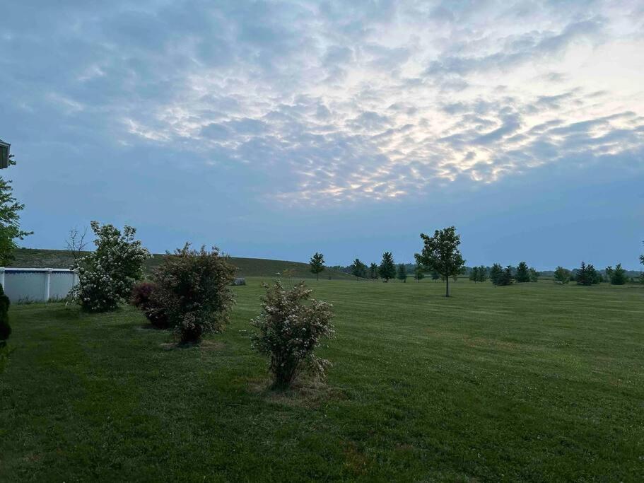 4 Bedrms, Indoor HotTub, Wineries & Niagara Falls