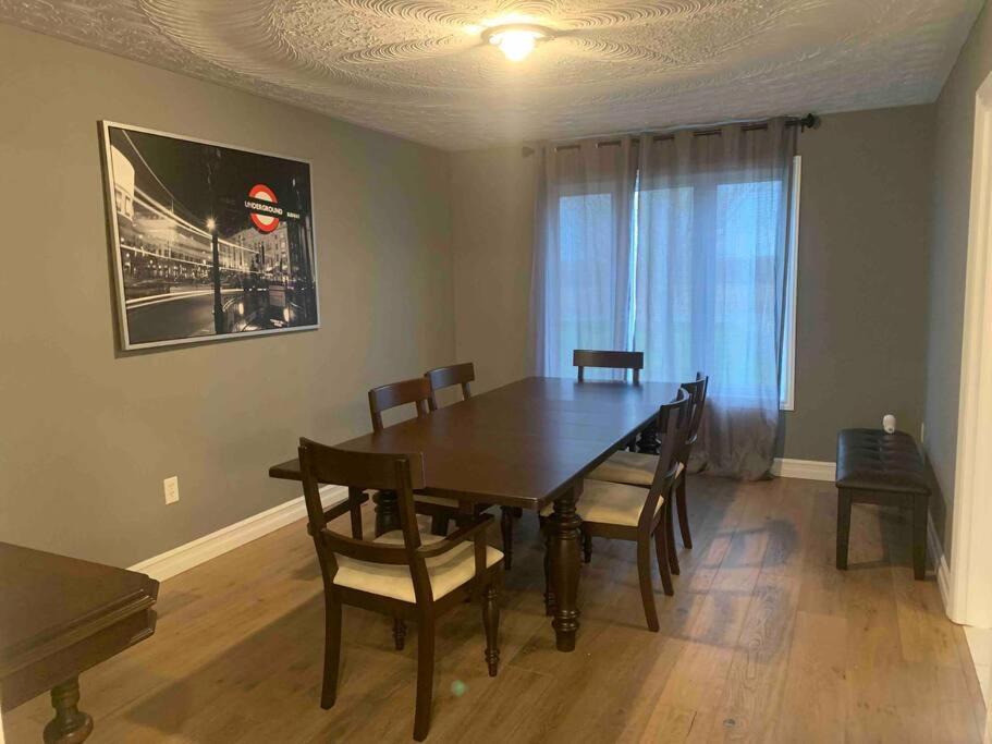 4 Bedrms, Indoor HotTub, Wineries & Niagara Falls