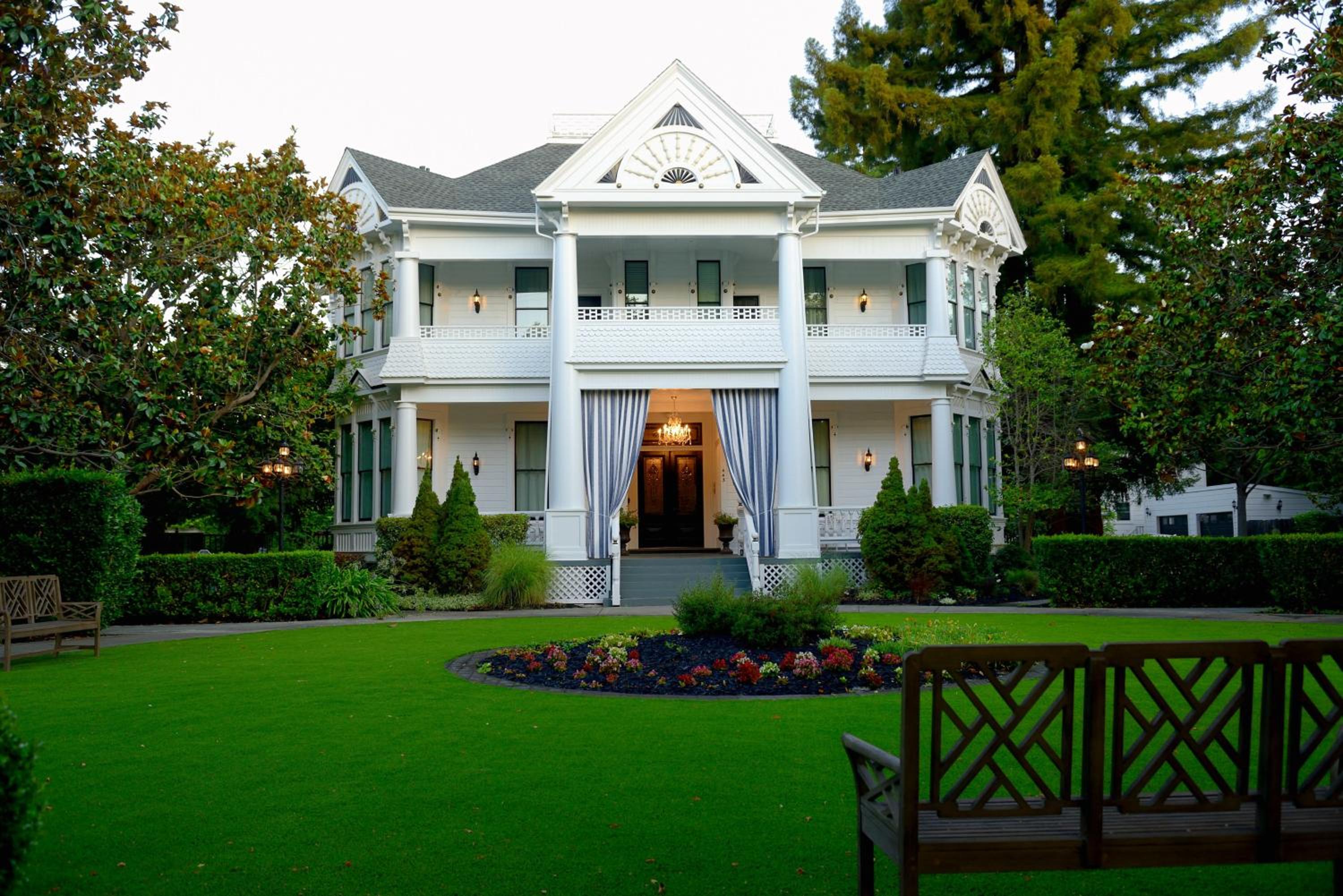 Hotel The White House Napa Valley - Image 1