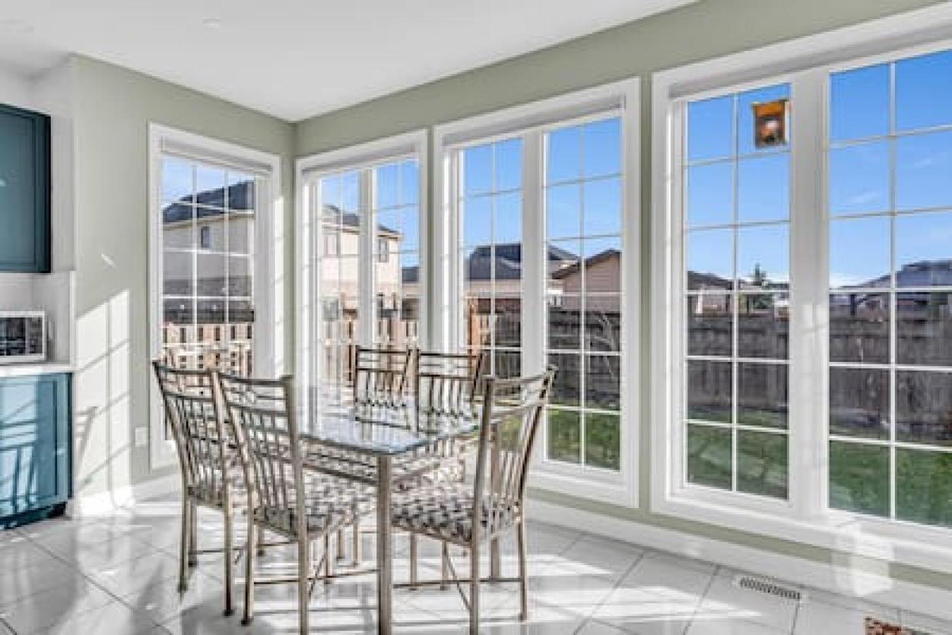 Luxury Mansion with Chefs Kitchen by Niagara Falls