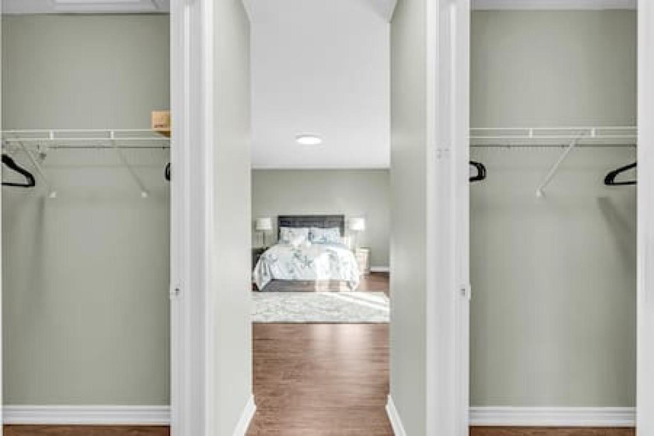 Luxury Mansion with Chefs Kitchen by Niagara Falls