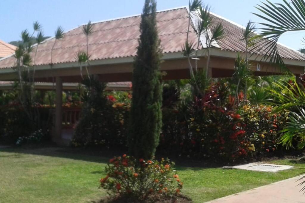 Comfortable Strategic Lodging Quarters view 4