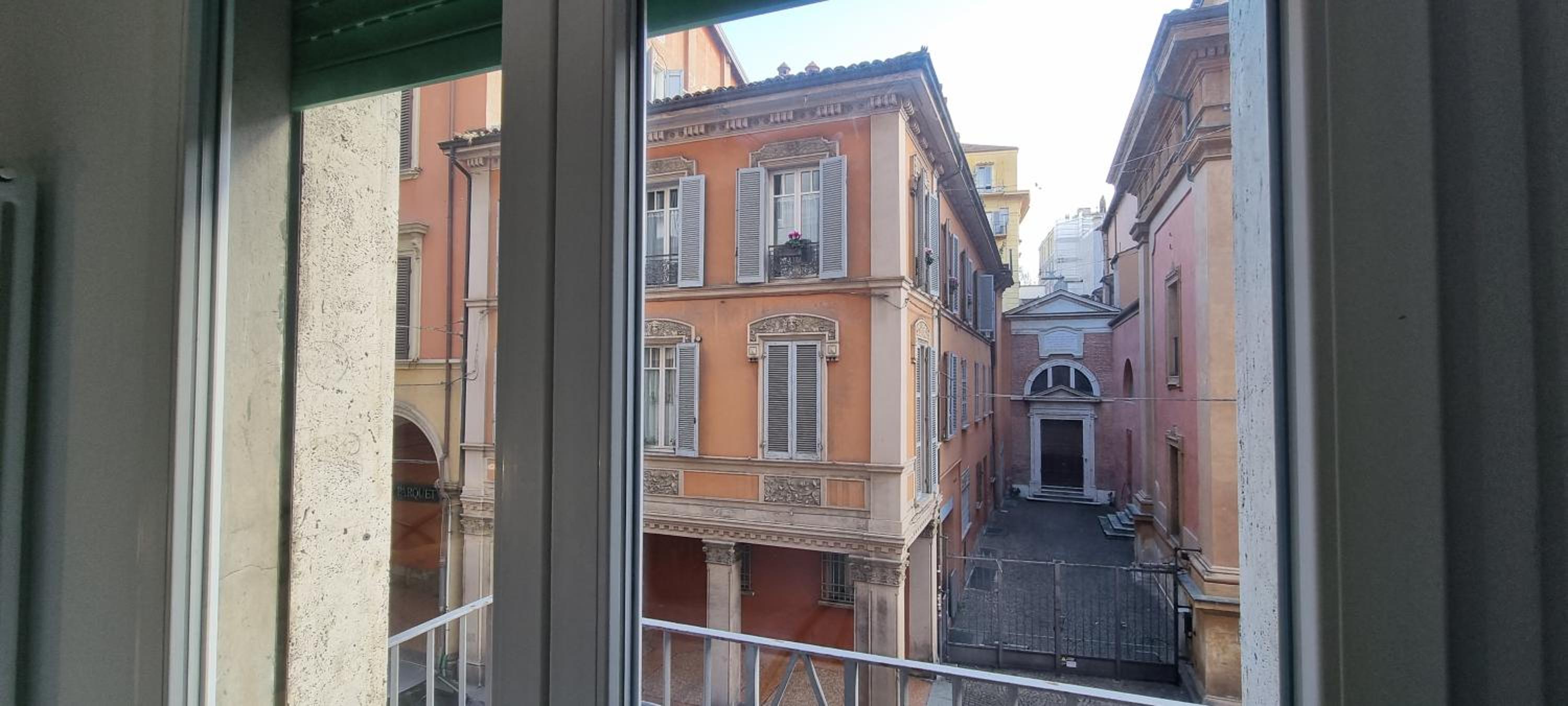 Farolfi Apartments Galliera view 4