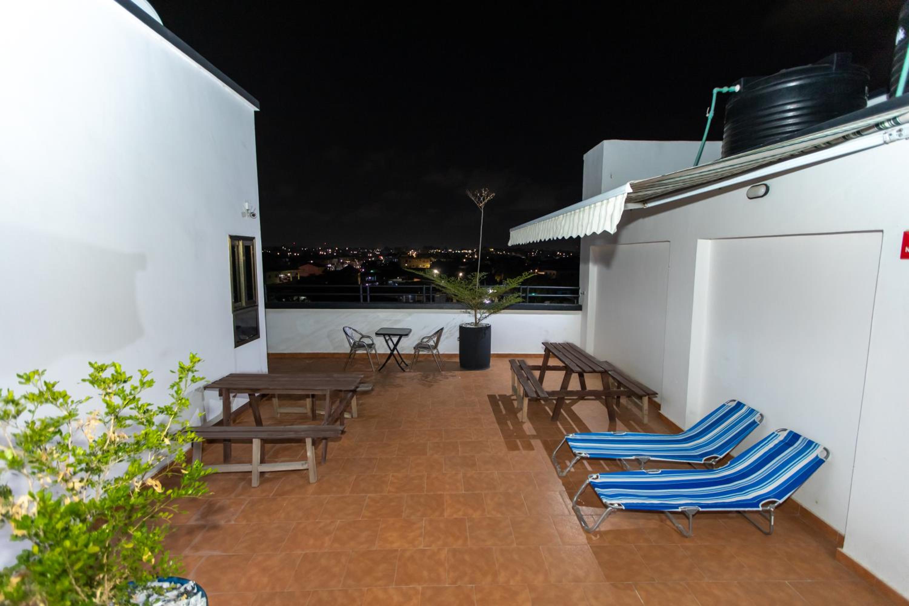 Washington Apartments - Accra view 3
