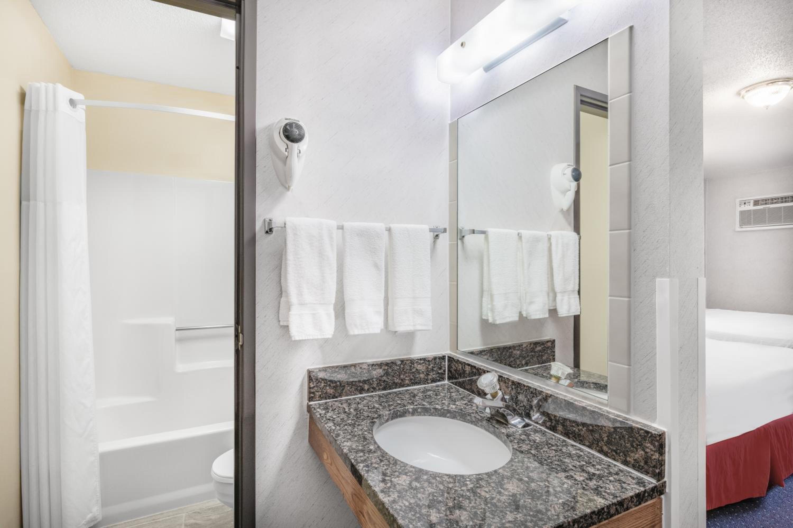 Days Inn by Wyndham Monticello - Property Image 9