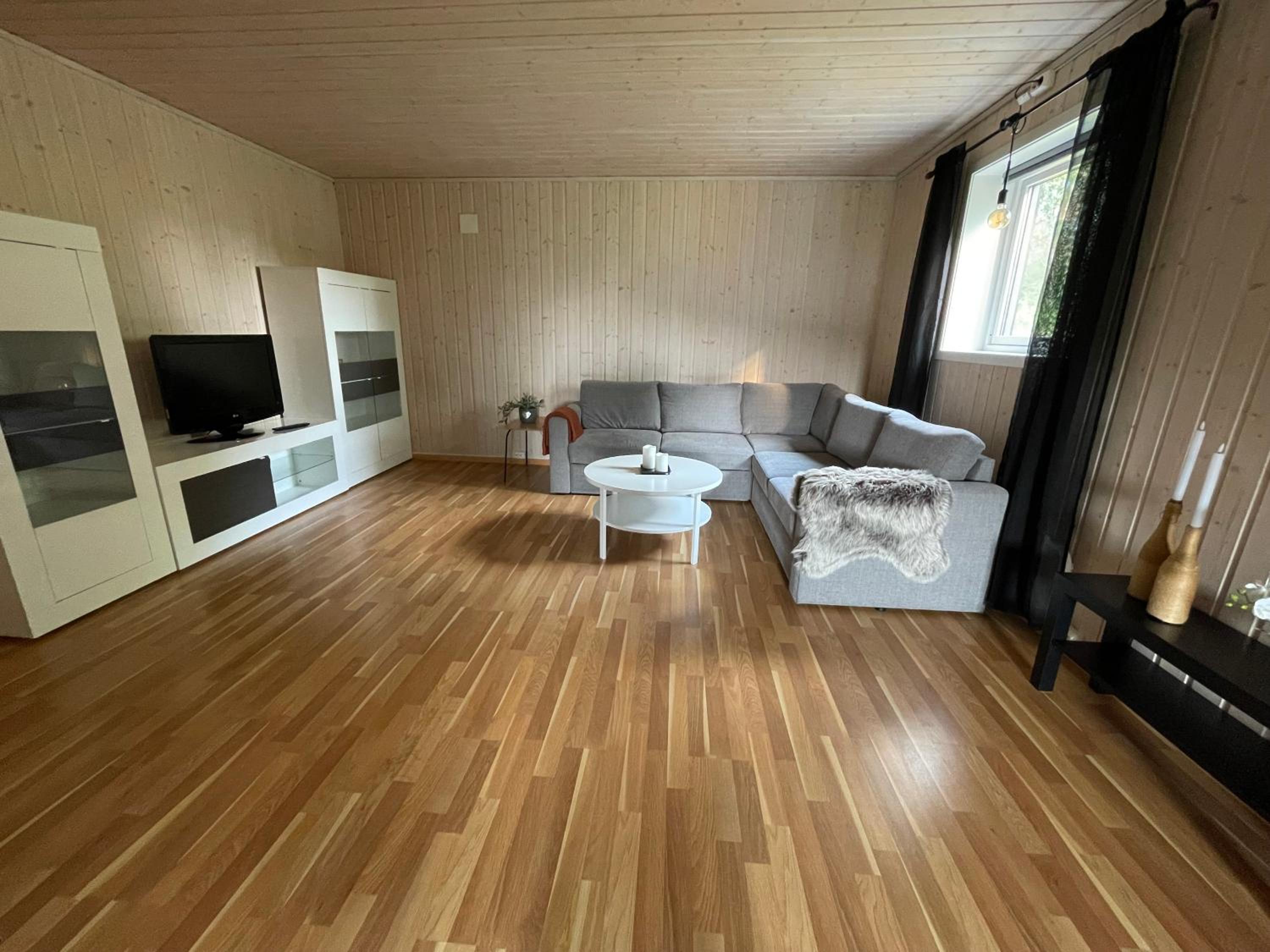 Sentral og romslig leilighet nært Senja