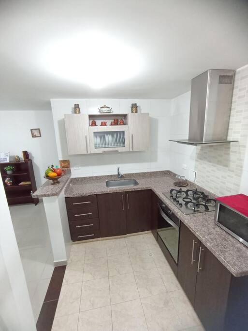 Apartamento amplio con piscina, hermosa vista a la ciudad de San Gil
