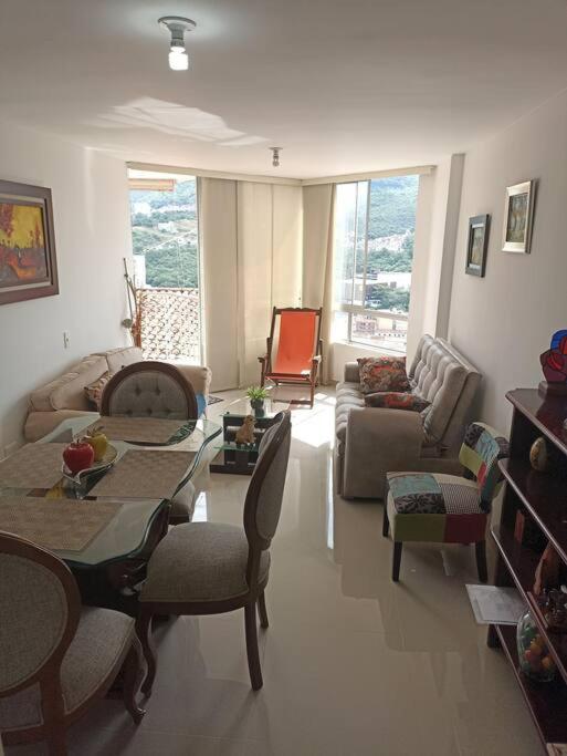 Apartamento amplio con piscina, hermosa vista a la ciudad de San Gil