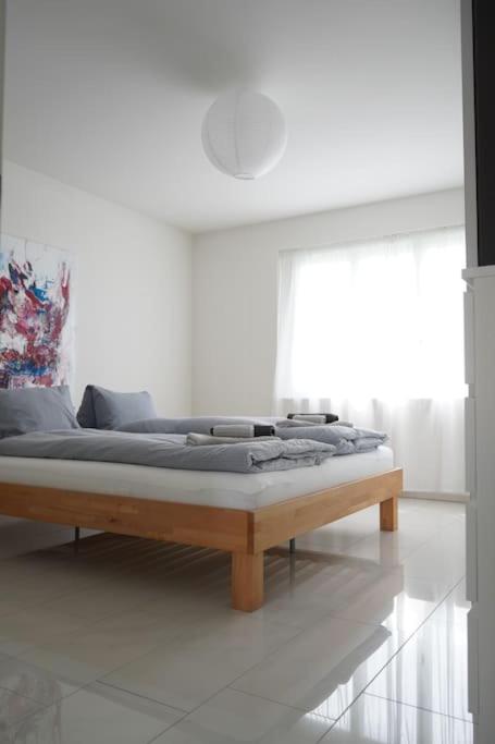 Luxus 3.5 Zimmer-Wohnung-Balkon-Whirlpool-Parking
