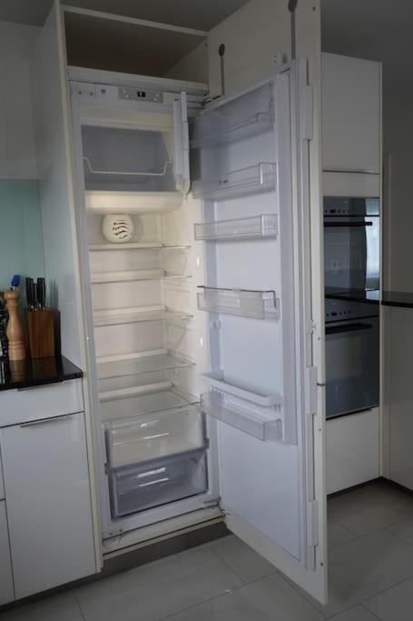 Luxus 3.5 Zimmer-Wohnung-Balkon-Whirlpool-Parking