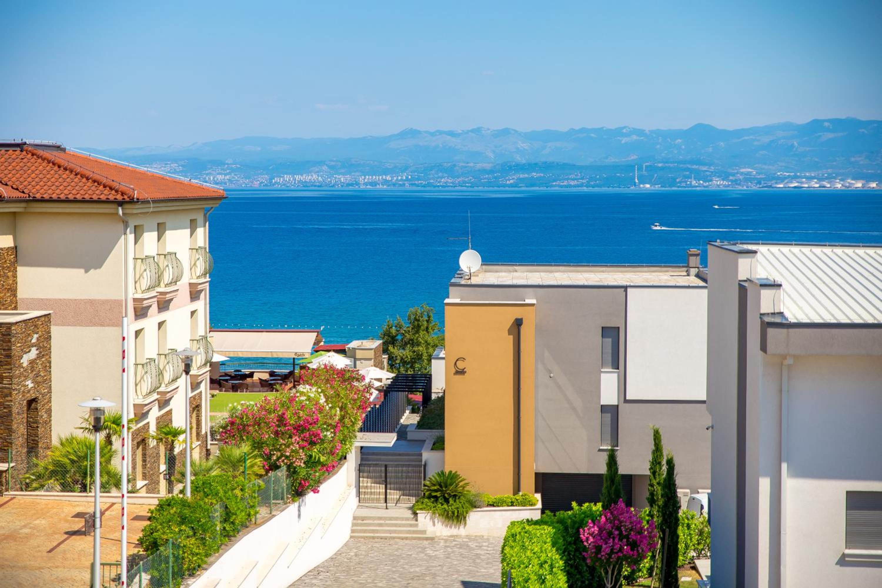 HADRIE LUXURY RESORT AND VILLAS ROVA ed
