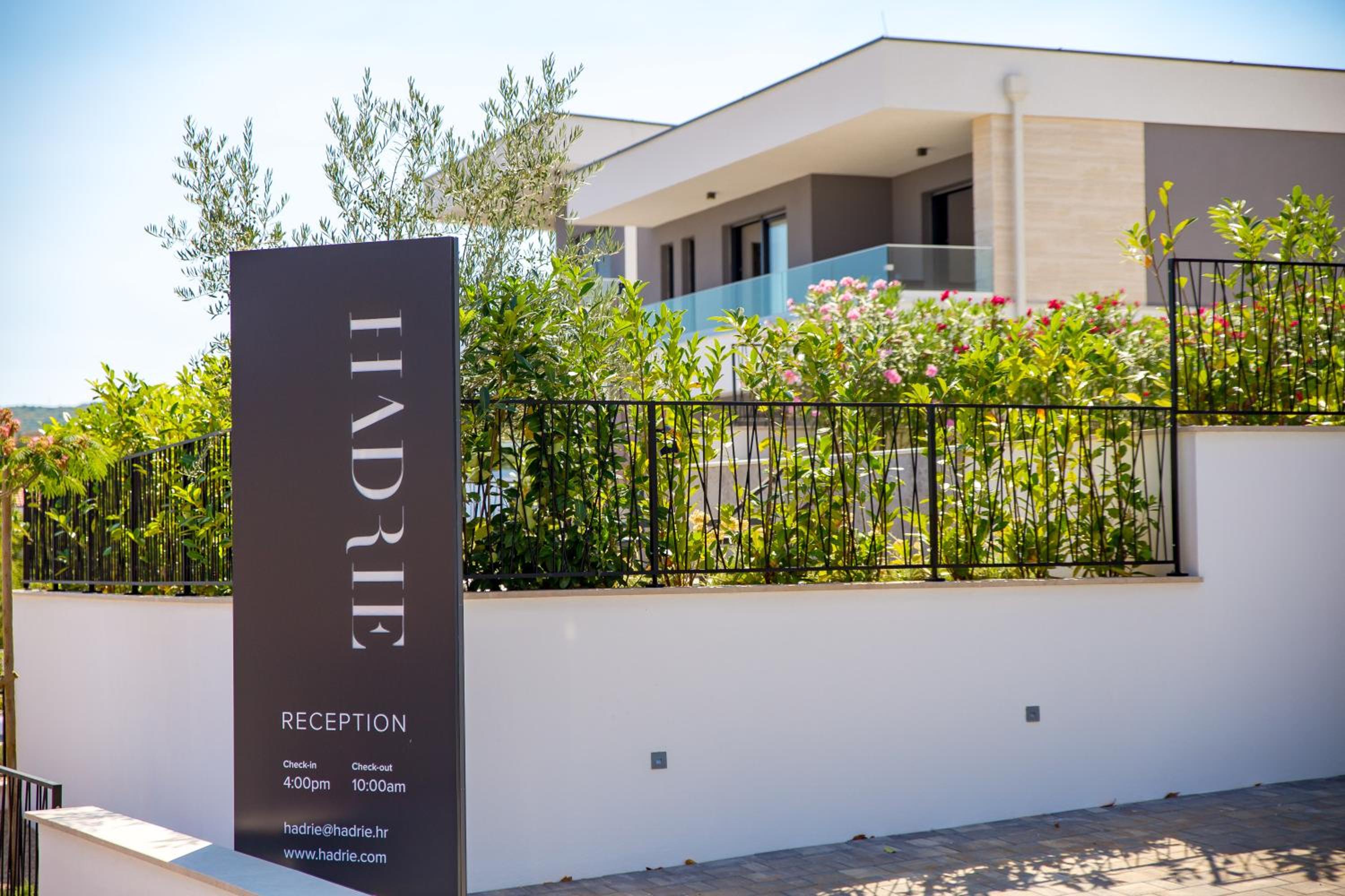 HADRIE LUXURY RESORT AND VILLAS ROVA ed