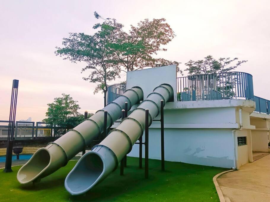 Southkey 2BR/ Mid Valley/Mosaic