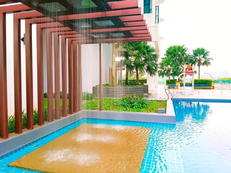 Southkey 2BR/ Mid Valley/Mosaic
