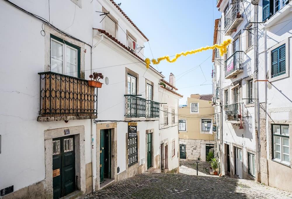 Alfama 52 Unique apt with pituresque balcony view 2