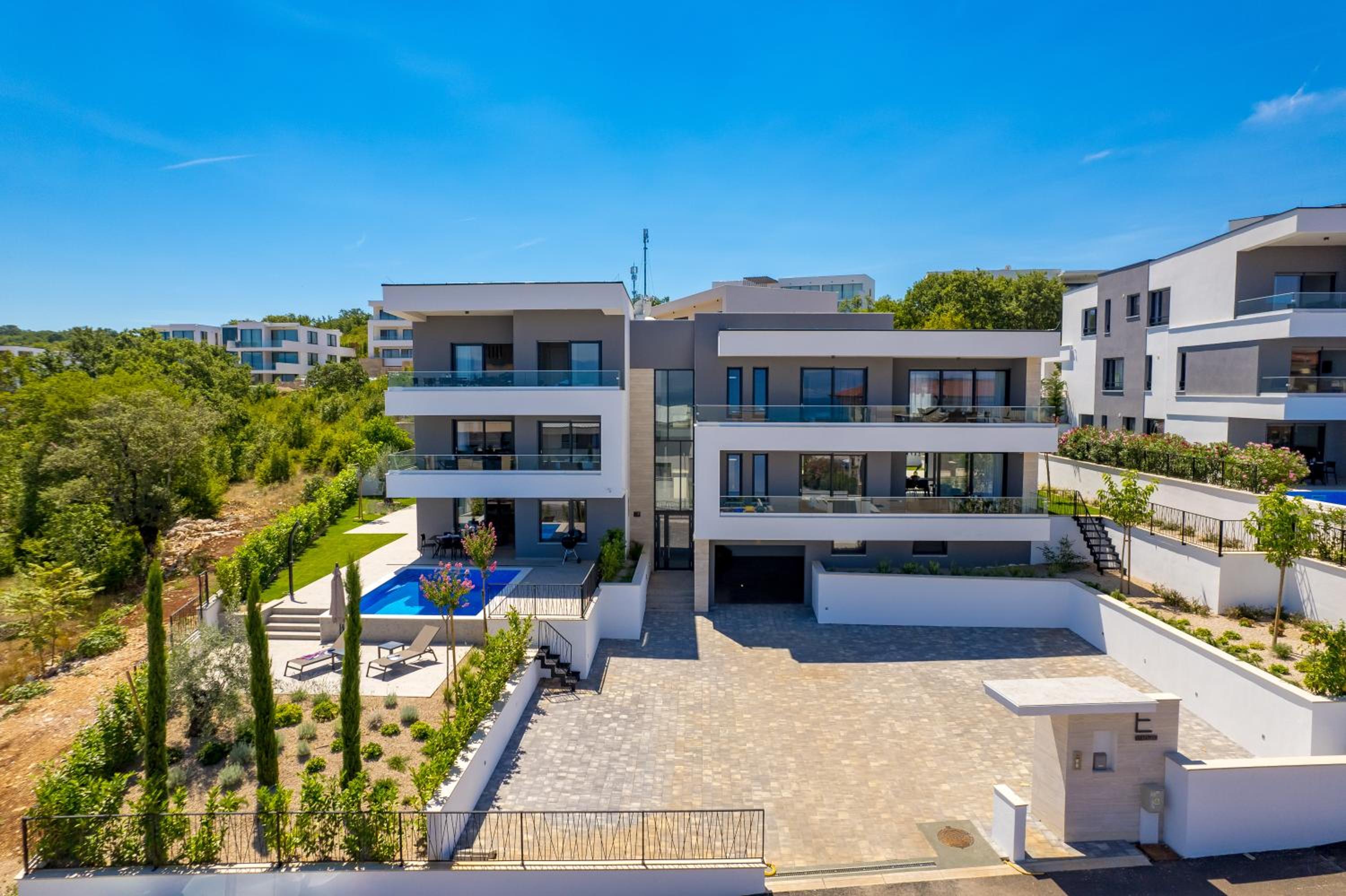 HADRIE LUXURY RESORT AND VILLAS ROVA ed