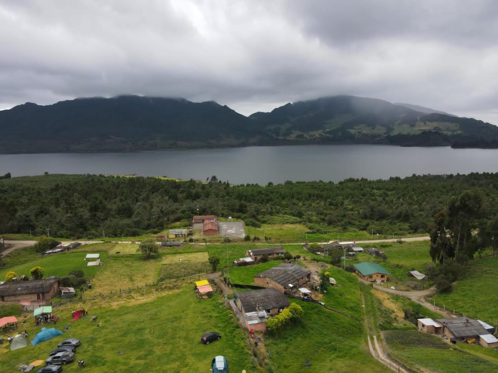Zona De Camping Pachamamá de la Montaña Represa del Neusa