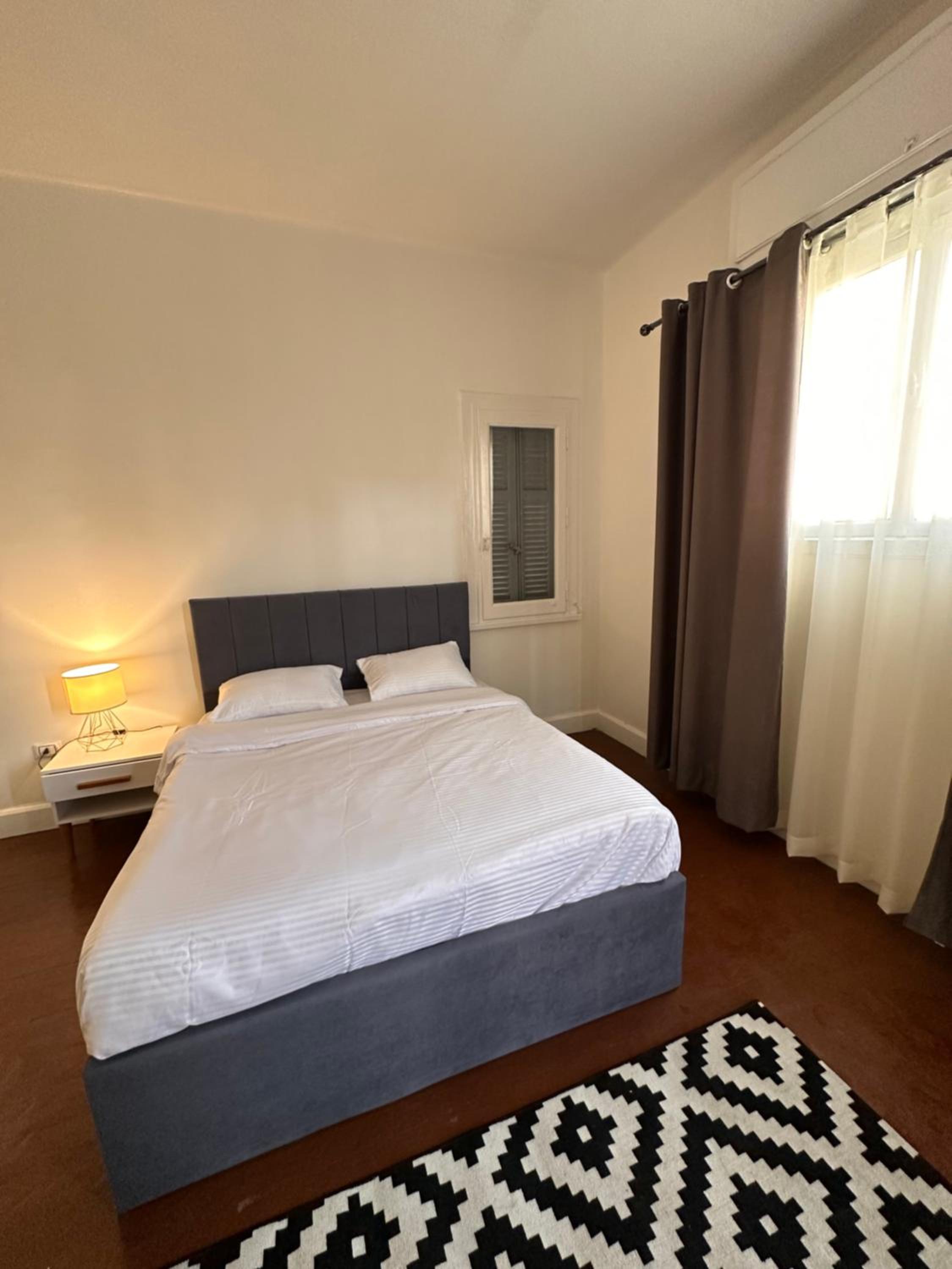 Economy room in Downtown
