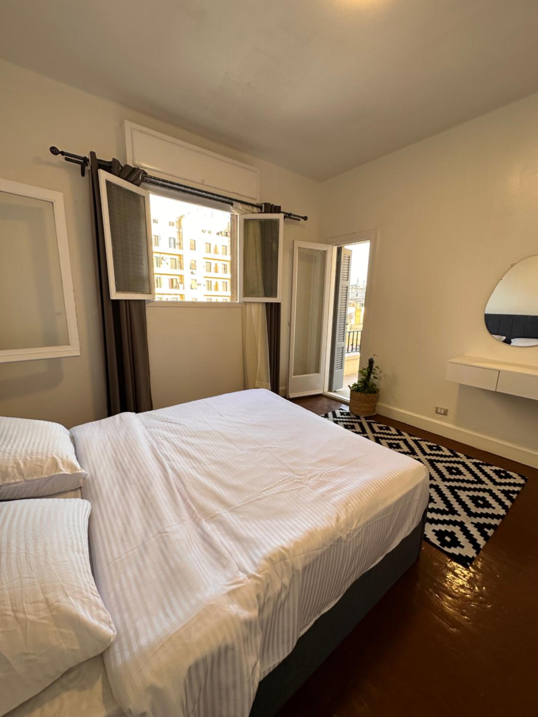 Economy room in Downtown