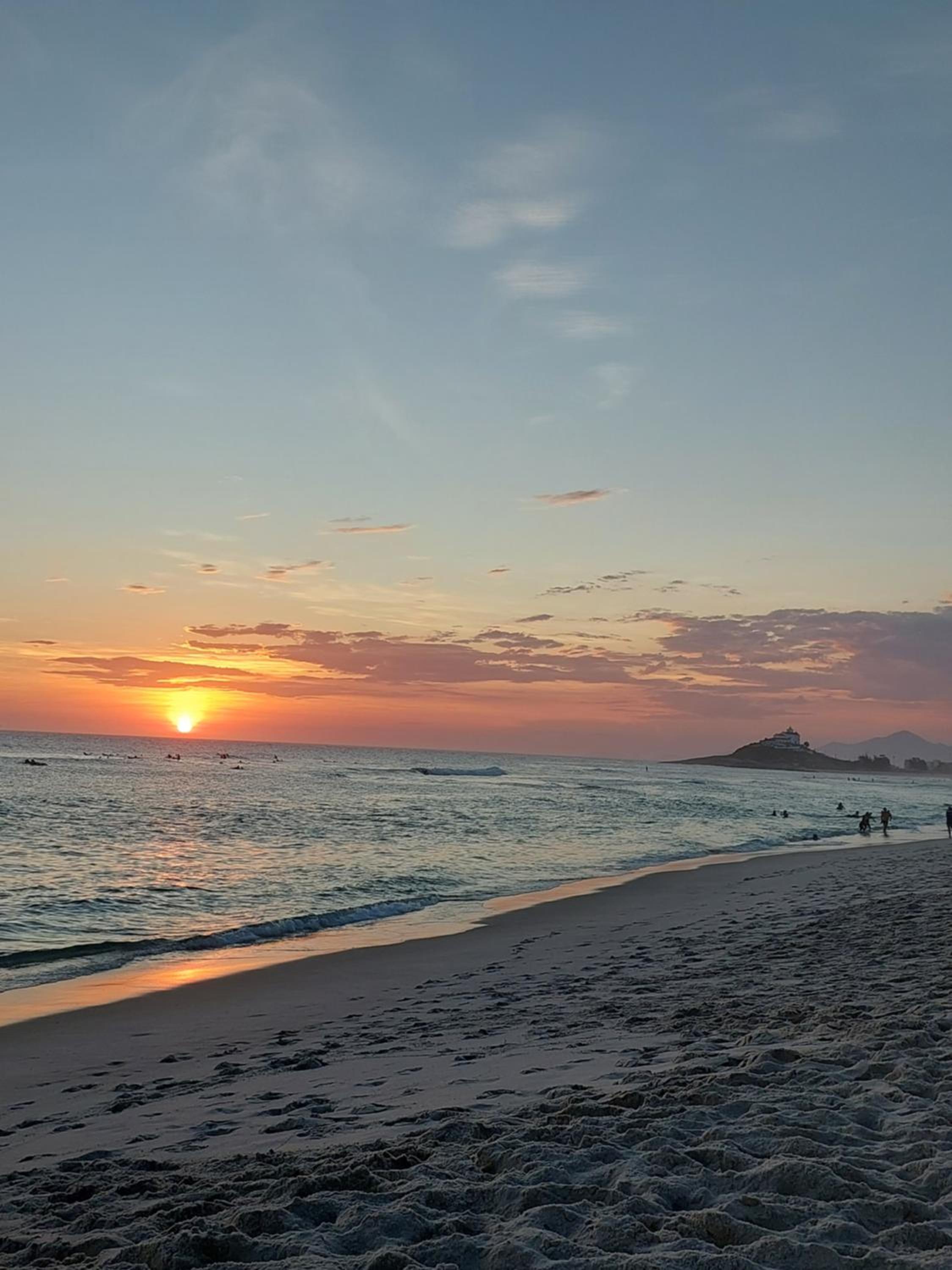 Apartamento de frente para a praia de Itaúna Saquarema