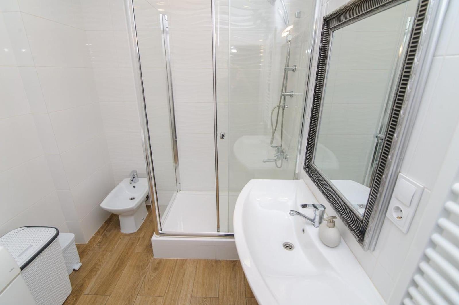 Modern and Grand Apartment at Lev Tolstoi with 2 rooms and living view 3