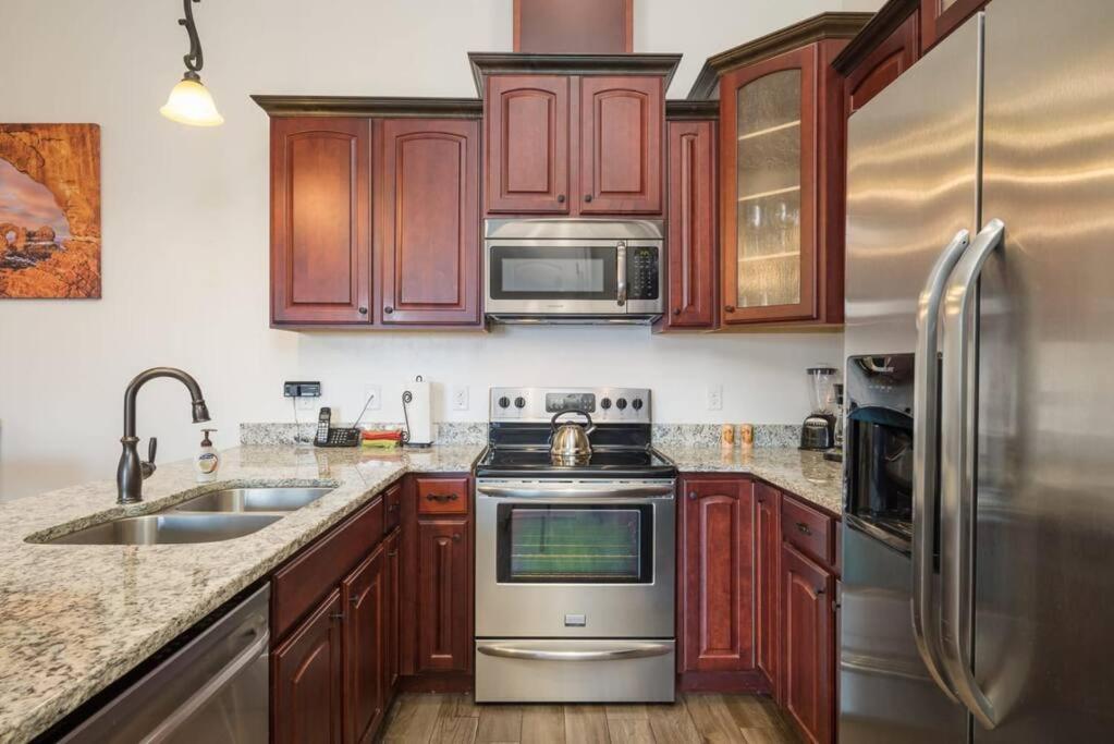 Luxury Downtown Rental - La Dolce Vita Villa #3 view 2
