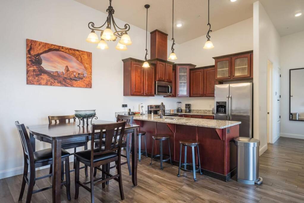 Luxury Downtown Rental - La Dolce Vita Villa #3 view 3