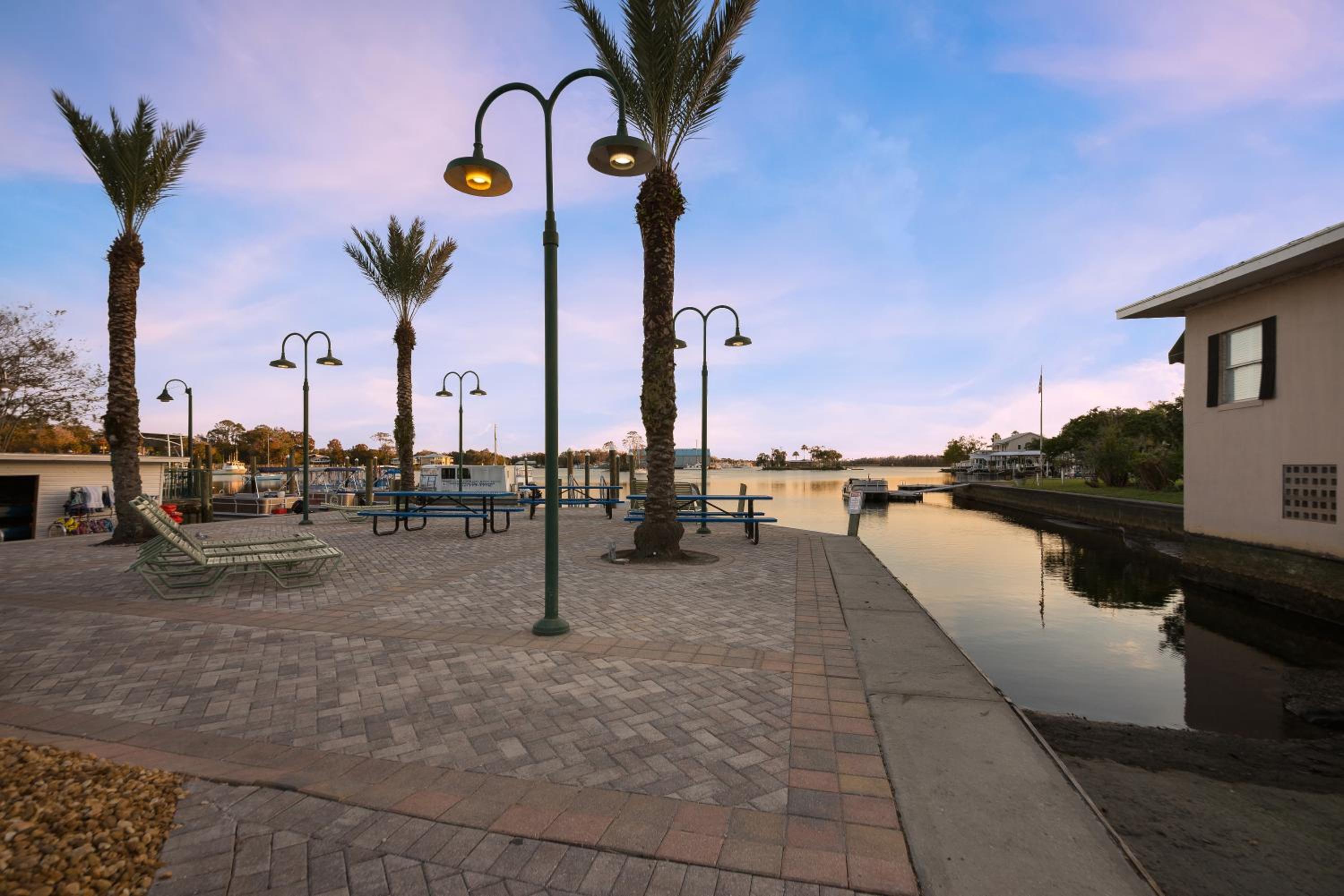 PaddleTail Waterfront Lodge, Trademark Collection by Wyndham