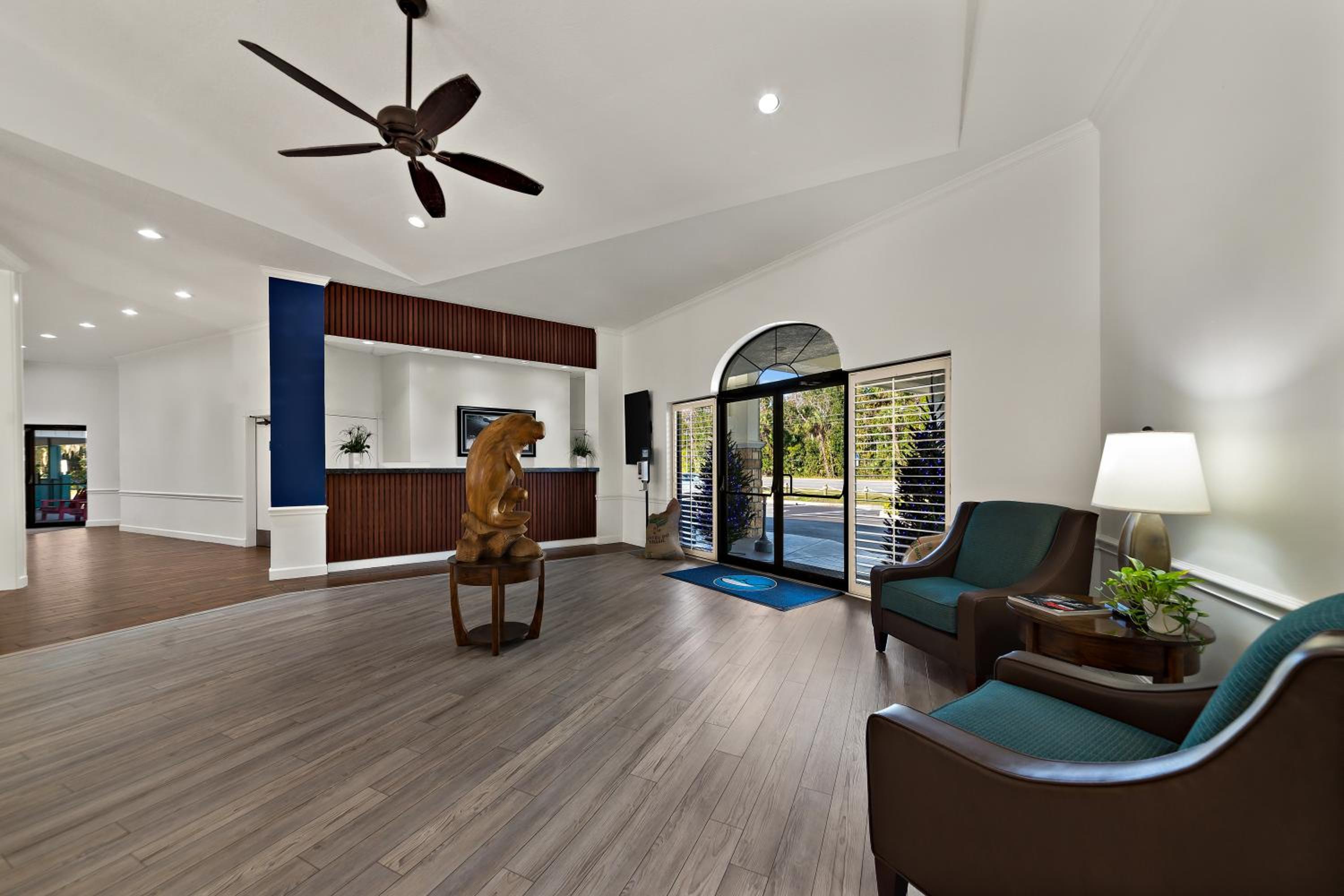 Crystal River Vacations - Paddletail Waterfront Lodge - Property Image 8