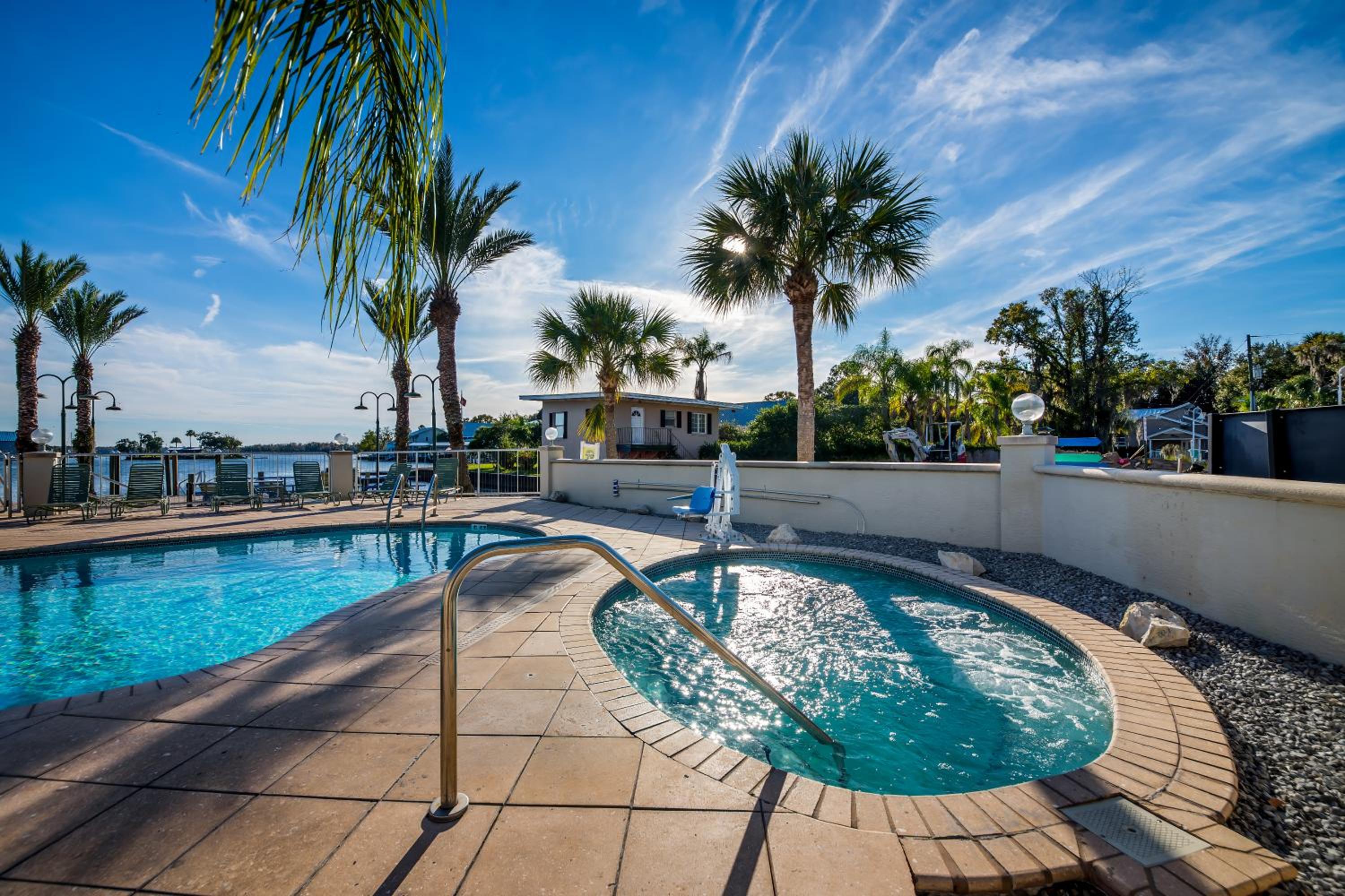 Crystal River Vacations - Paddletail Waterfront Lodge - Property Image 3