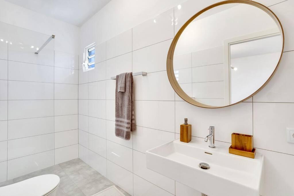 Villa Kiwi 3 min to the Beach with Private Magnesium Pool & Dive Rinse Tank