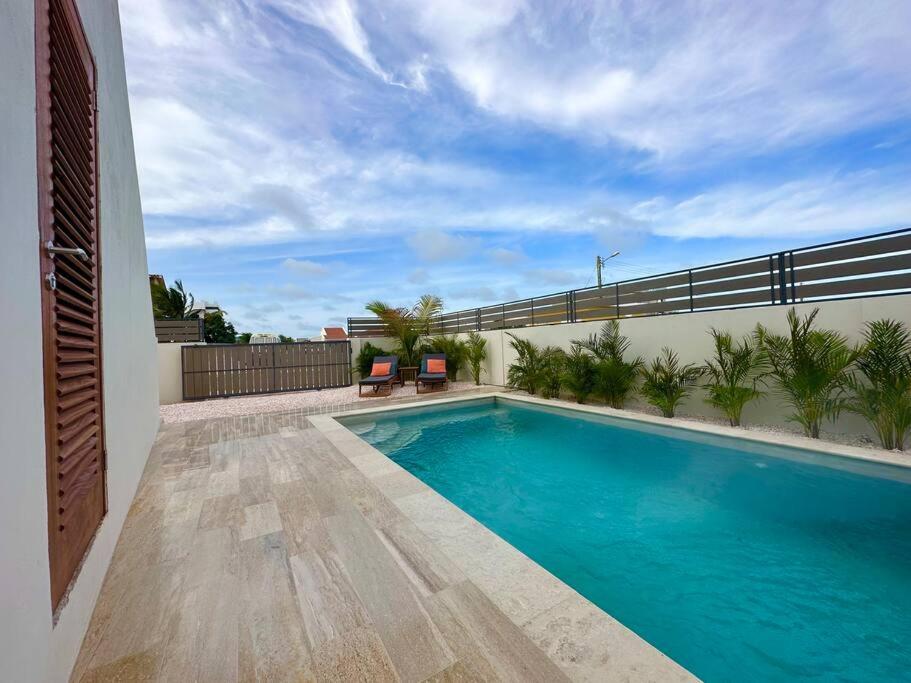 Villa Kiwi 3 min to the Beach with Private Magnesium Pool & Dive Rinse Tank