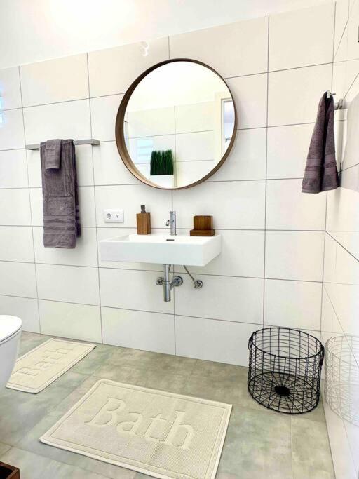 Villa Kiwi 3 min to the Beach with Private Magnesium Pool & Dive Rinse Tank