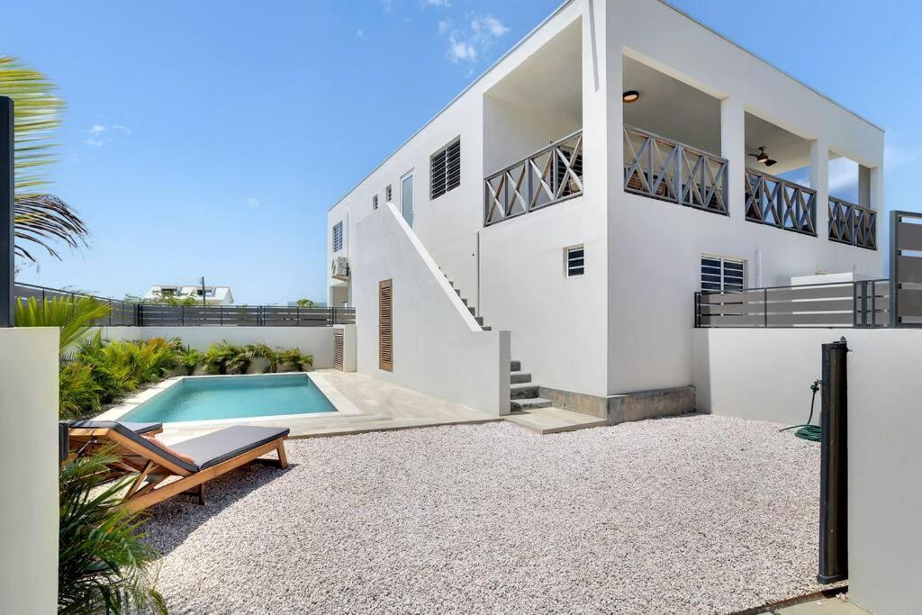 Villa Kiwi 3 min to the Beach with Private Magnesium Pool & Dive Rinse Tank