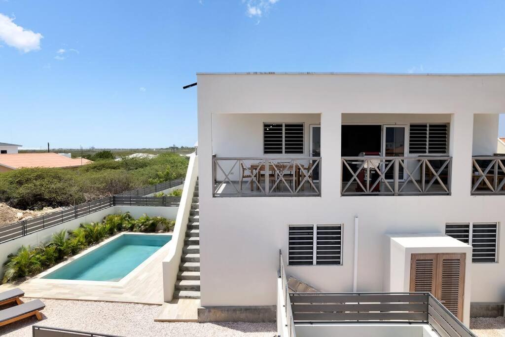 Villa Kiwi 3 min to the Beach with Private Magnesium Pool & Dive Rinse Tank