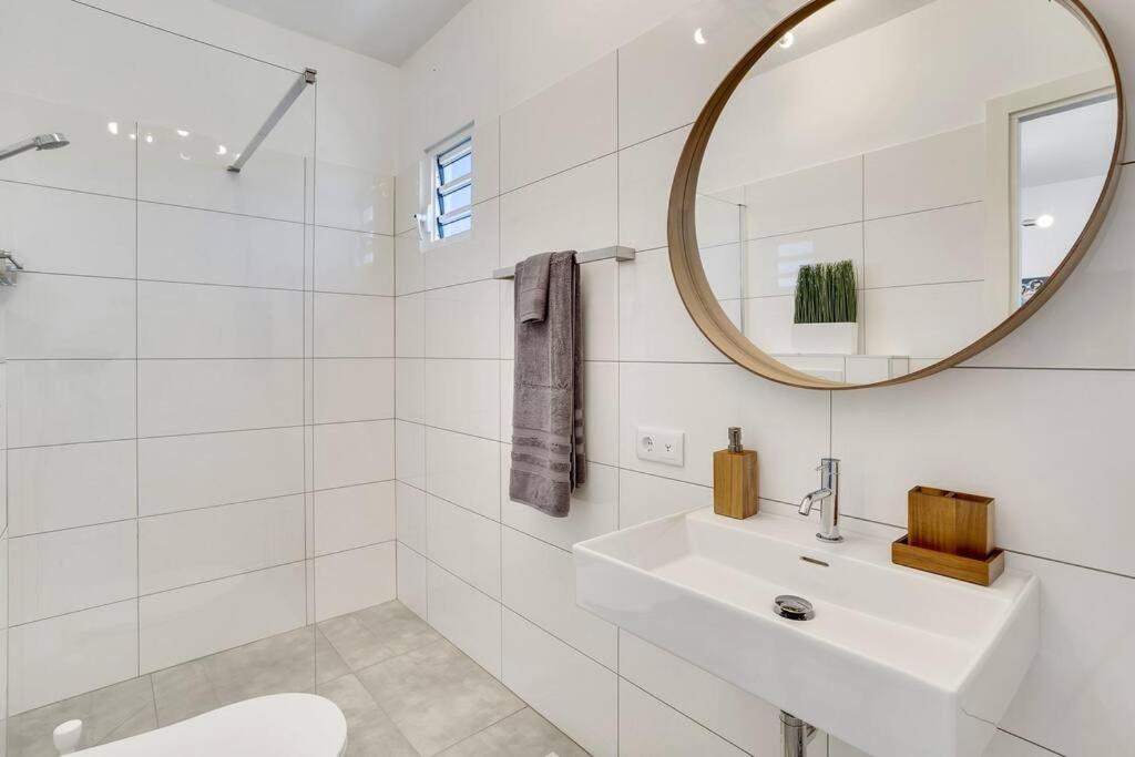 Villa Kiwi 3 min to the Beach with Private Magnesium Pool & Dive Rinse Tank