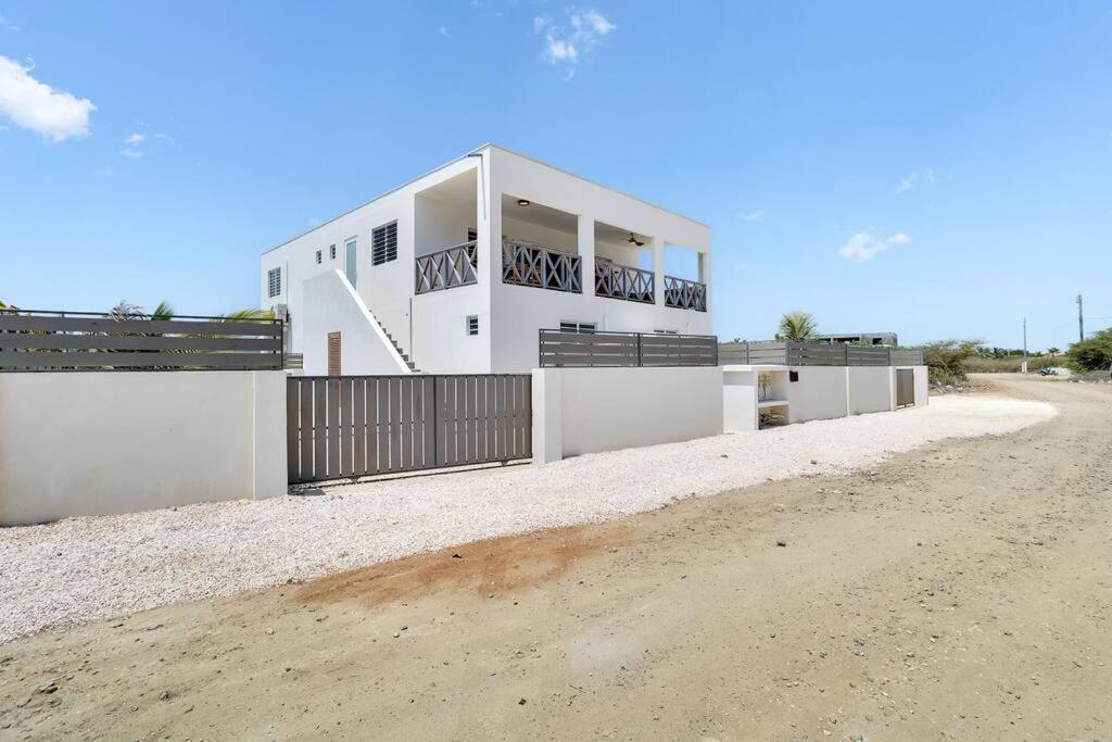 Villa Kiwi 3 min to the Beach with Private Magnesium Pool & Dive Rinse Tank