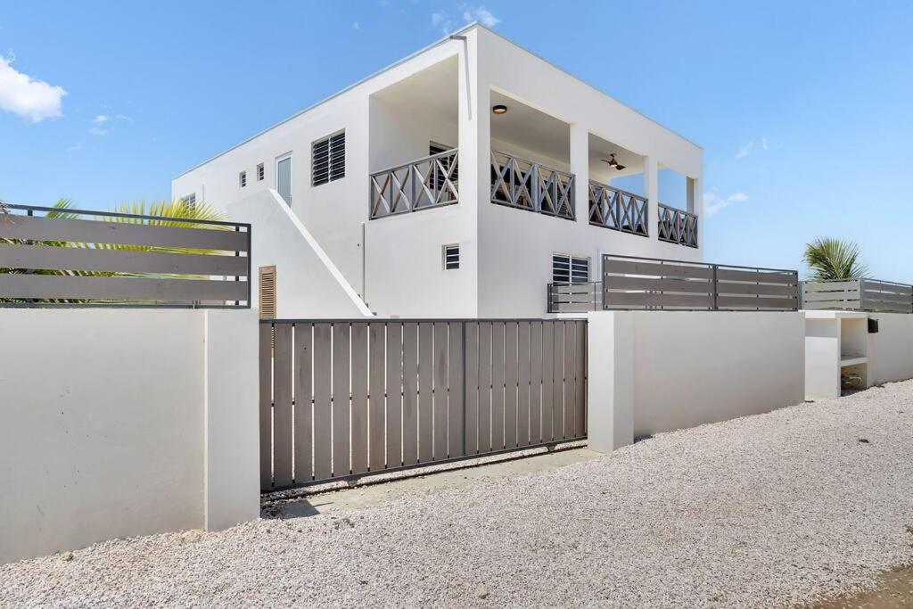 Villa Kiwi 3 min to the Beach with Private Magnesium Pool & Dive Rinse Tank