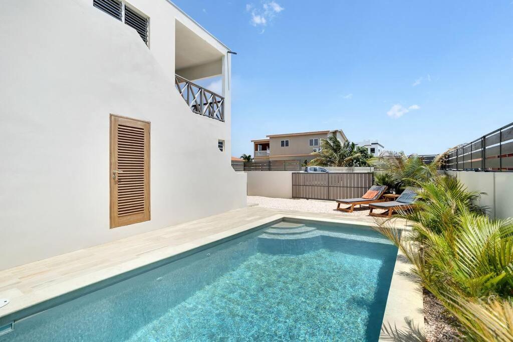 Villa Kiwi 3 min to the Beach with Private Magnesium Pool & Dive Rinse Tank