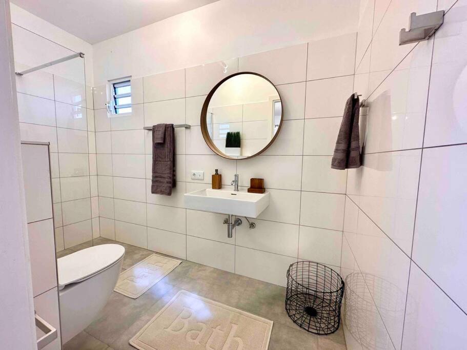 Villa Kiwi 3 min to the Beach with Private Magnesium Pool & Dive Rinse Tank