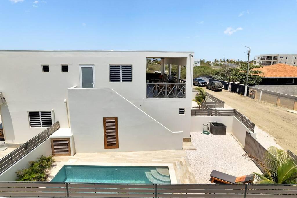 Villa Kiwi 3 min to the Beach with Private Magnesium Pool & Dive Rinse Tank